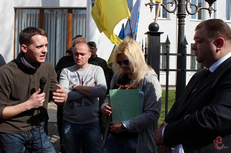 Автомайданівці заявили, що вже 8 квітня в Києві вимагатимуть звільнити прокурора Хмельницької області Олега Синишина 