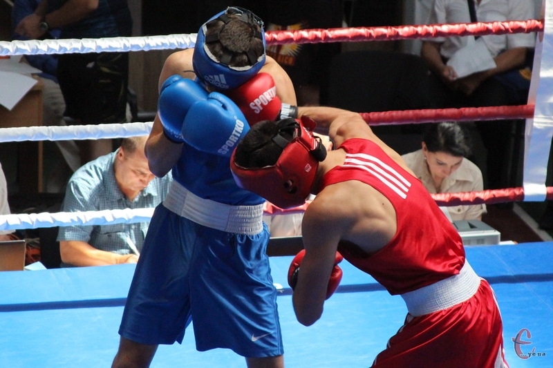 На молодіжному чемпіонаті України Хмельниччину представляли три боксери
