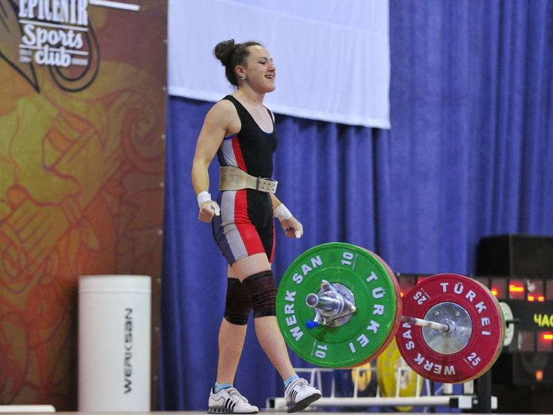 Ангеліна Ломачинська стала чемпіонкою України з результатом 160 кілограмів