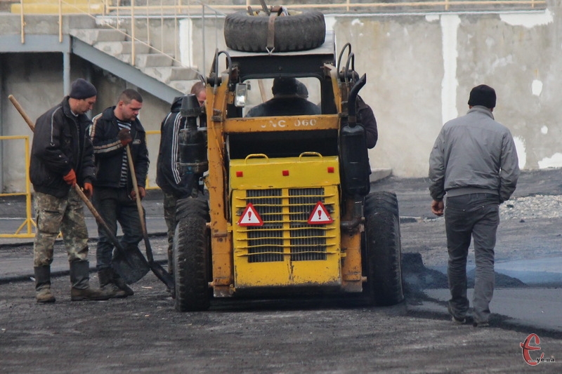 Торік із держбюджету на ремонт доріг Хмельницької області витратили 128 мільйонів. Якою буде сума в 2016 році й досі невідомо