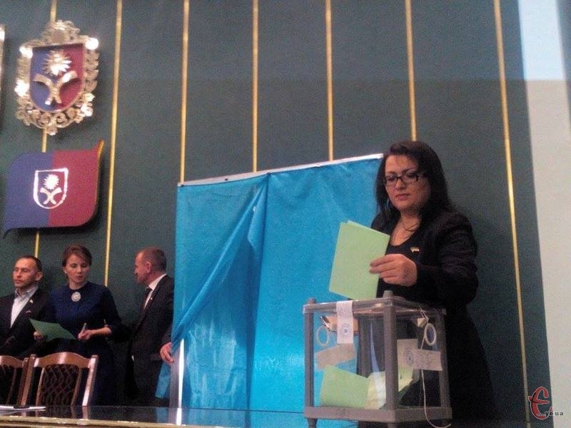 За результатами теємного голосування, головою обласної ради став Михайло Загородний