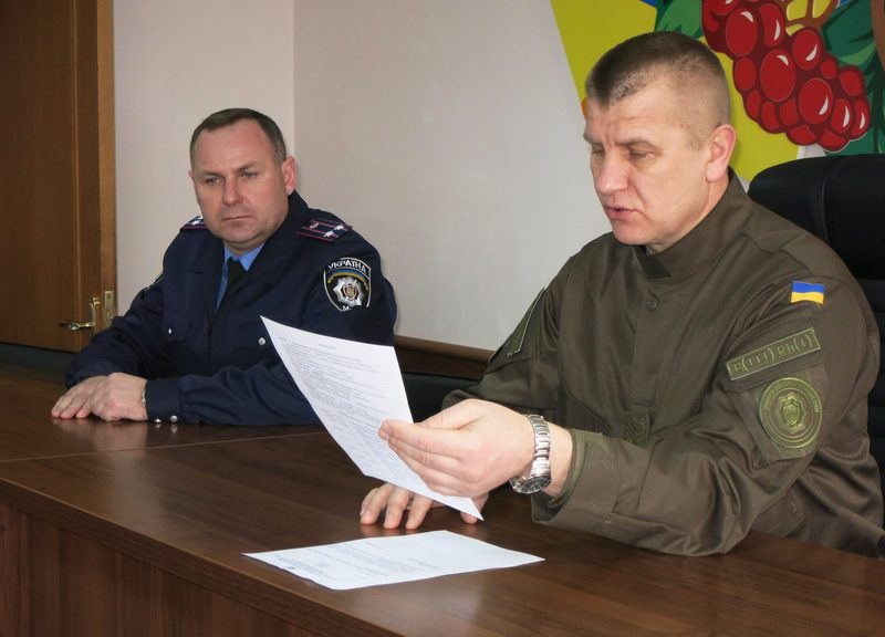 Відтепер хмельницькими поліцейськими керуватиме Володимир Калашнік (ліворуч)