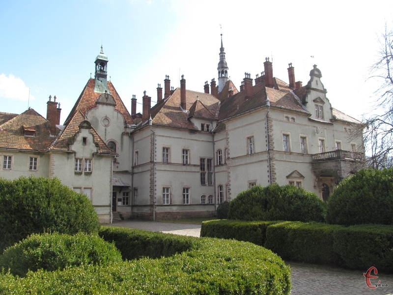 Палац збудовано у неоромантичному стилі