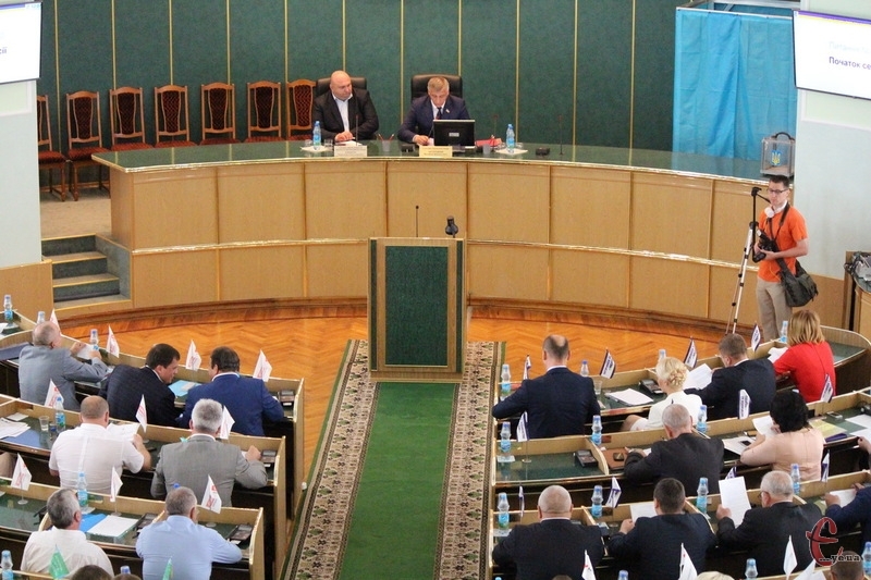 1 червня 2016 року депутати Хмельницької обласної ради прийняли звернення, яке, схоже, не всі з них читали 