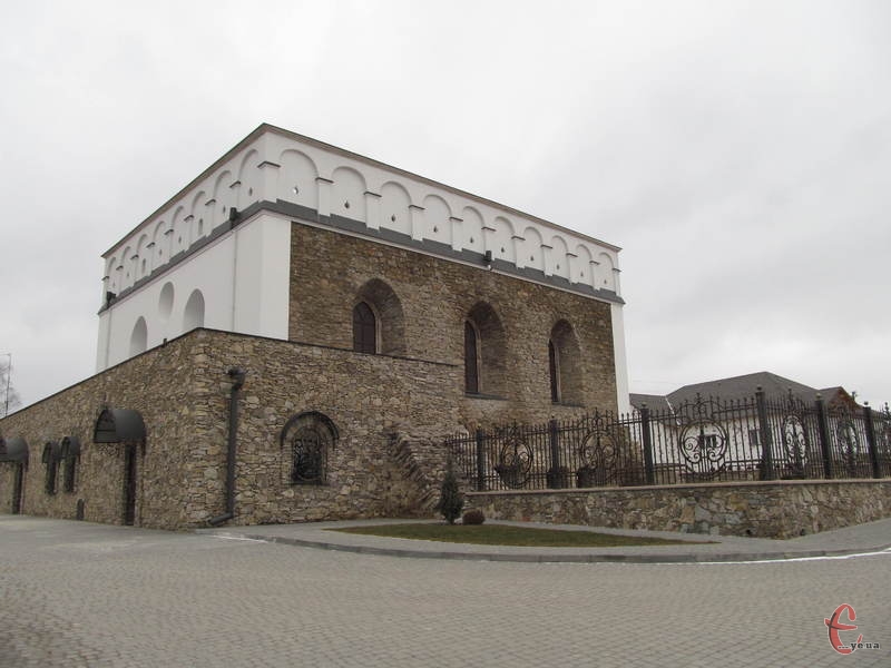 Одна з пам'яток Сатанова - старовинна синагога