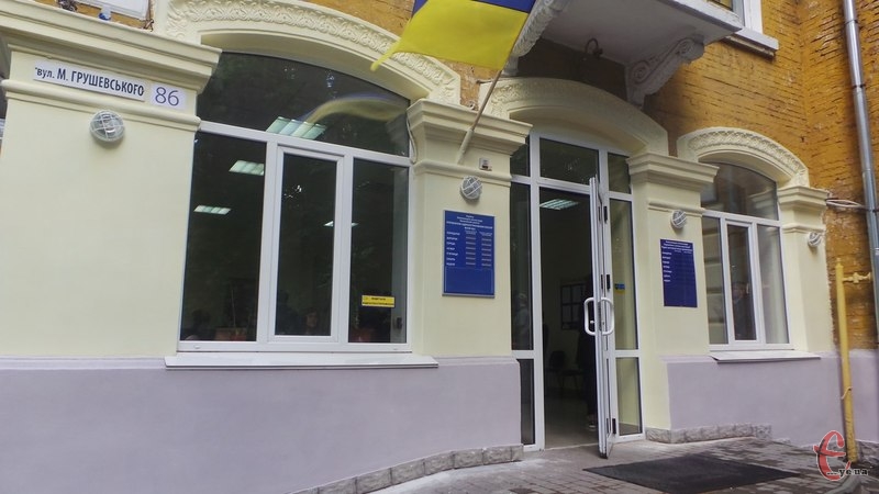 Перша філія ЦНАПу знаходиться на вулиці Грушевського 86