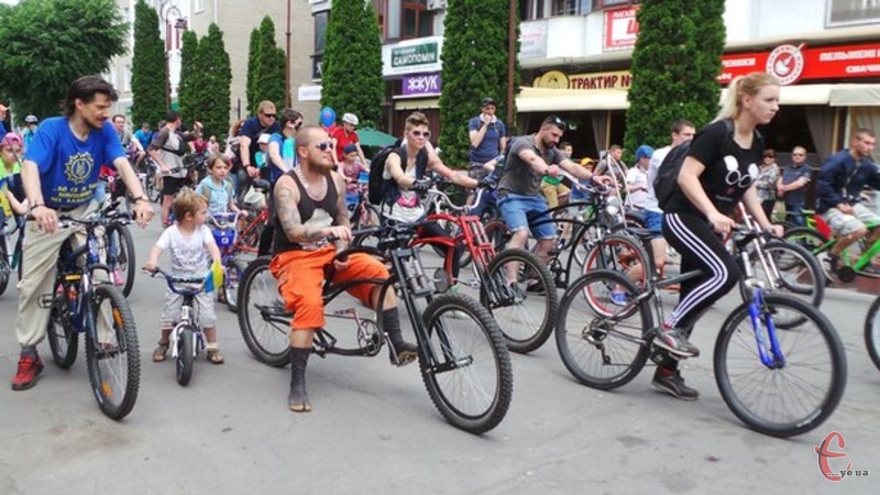 Сотні велосипедистів проїхались вулицями міста