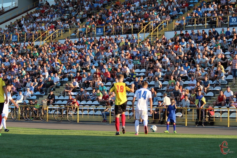 Стадіон Поділля два дні буде центром всеукраїнських змагань. 20 серпня - футбол, 21 серпня - регбі-7