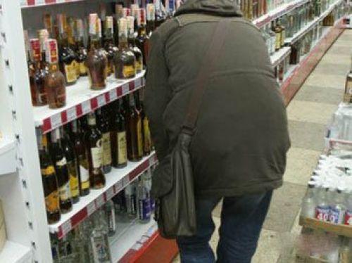 Хмельничанин намагався поцупити в супермаркеті пляшку «міцного» алкоголю