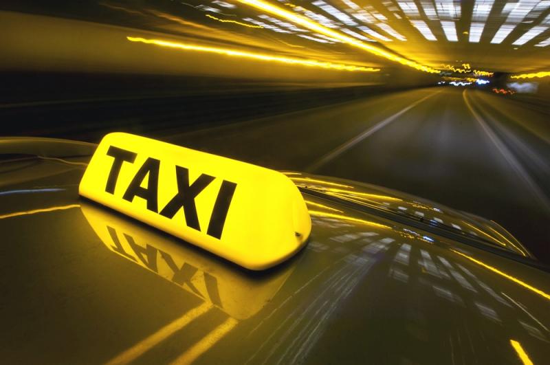Подільські таксисти вирушили на столичний Євромайдан