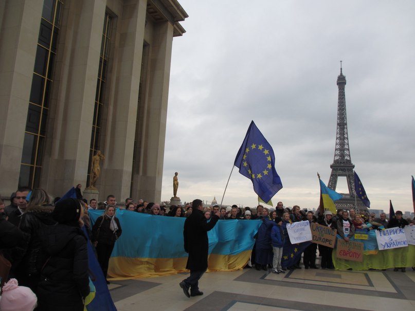 Хмельничани з Парижу підтримали українських страйкарів