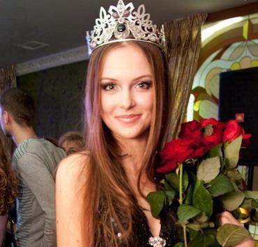 Олеся Калюжна, переможиця конкрусу краси, який відбувся 2 грудня