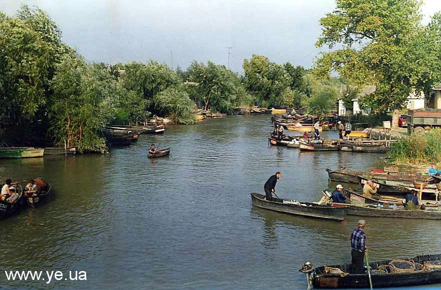Вилкове – це місце злиття вод Дунаю і Чорного моря, що знаходиться на кордоні з Румунією. 