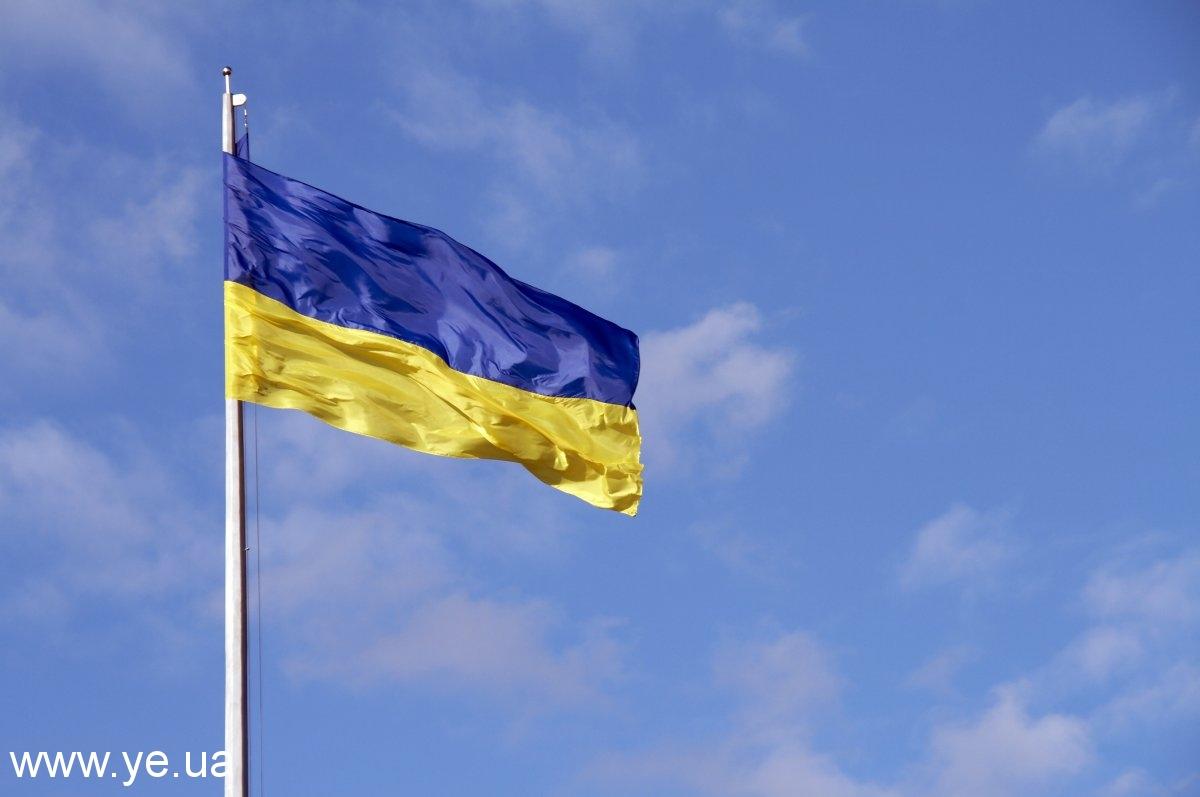 З нагоди 20-ї річниці Незалежності України заплановані урочисті церемонії підняття державних прапорів в 84 українських дипустановах за кордоном