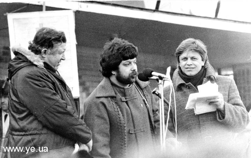 Павло Гірник (у центрі), який разом із Петро Свінцем (ліворуч) та Богданом Теленьком (праворуч) відстоювали Незалежність, нині вважає, що 1991 рік був роком не перемоги, а зламу.