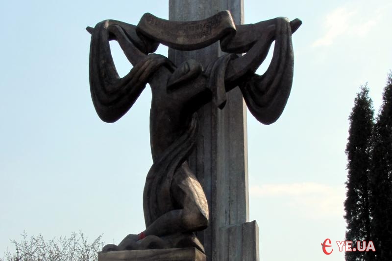 Пам’ятник жертвам Чорнобильської катастрофи в Хмельницькому відкрили у квітні 2011 року