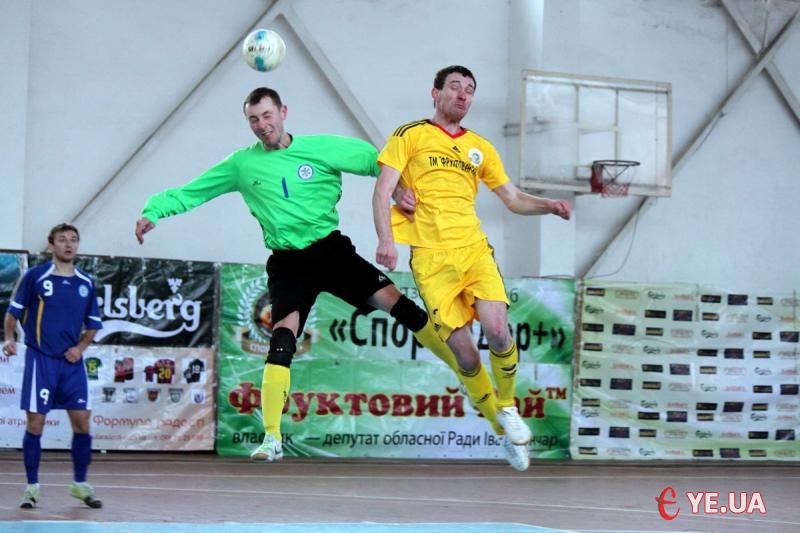 Віталій Атаманюк (у жовтому) у восьми матчах забив вже п’ять голів.