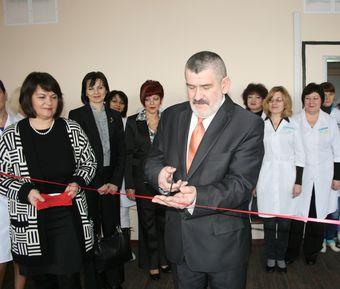 На відкриття нового рентгенткабінету завітав заступник міського голови Григорій Давиденко.