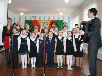 На початку святкування хор школи виконав гімн навчального закладу, який ще у 1946 році написав директор школи Семен Йосипович Бельфер.