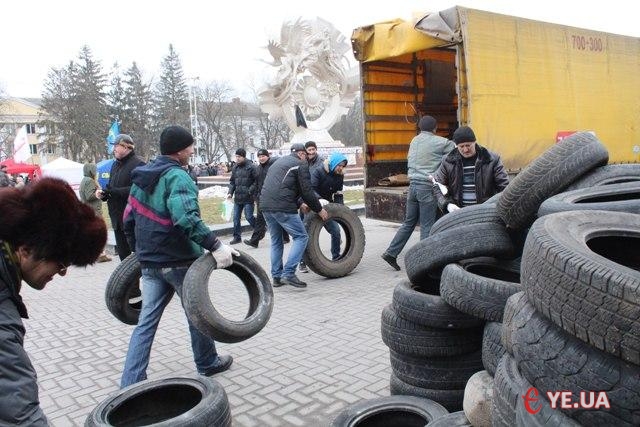 Розбирали барикади охоронці Майдану