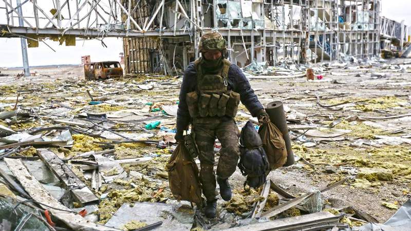 Протягом 242 днів з неймовірною стійкістю, відвагою й незламністю українські військовослужбовці та добровольці тримали оборону Донецького аеропорту