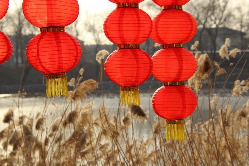 1 лютого – настає Китайський новий рік і буде він тривати до 22 січня 2023 року. Більшість прикрас в Китаї у ці святкові дні вирізняються червоним кольором 