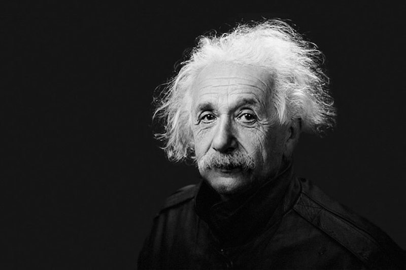 Цього дня 1916 року Альберт Ейнштейн опублікував працю «Основи загальної теорії відносності», яку називають однією з найвизначніших теоретичних побудов за історію фізики