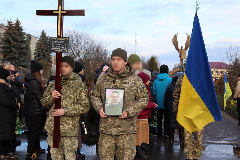 У Красилівській громаді попрощалися з українським захисником, солдатом-гранатометником – Валентином Шутюком
