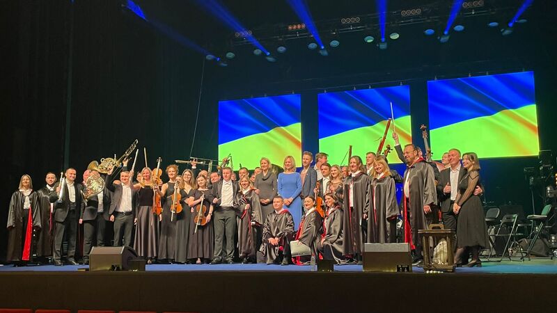 У фіналі кожного концерту музиканти виконують Гімн України