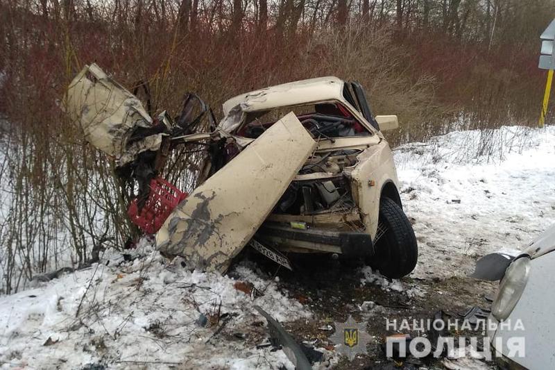 Пасажир "ВАЗу" загинув на місці аварії
