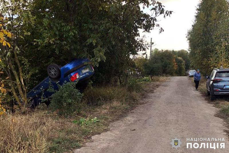 Поліцейські попередньо встановили, що 71-річний житель Хмельницького, керуючи автомобілем, з
