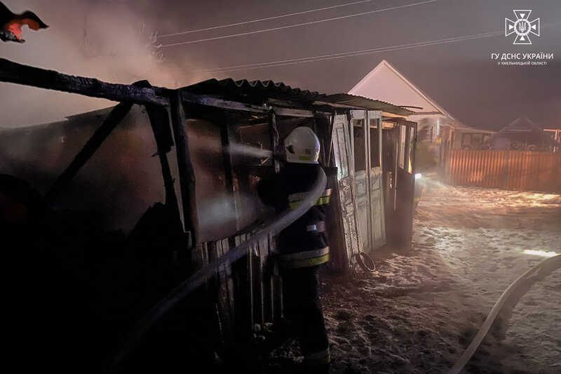 За добу на Хмельниччині вогенобрці тричі виїжджали гасити пожежі