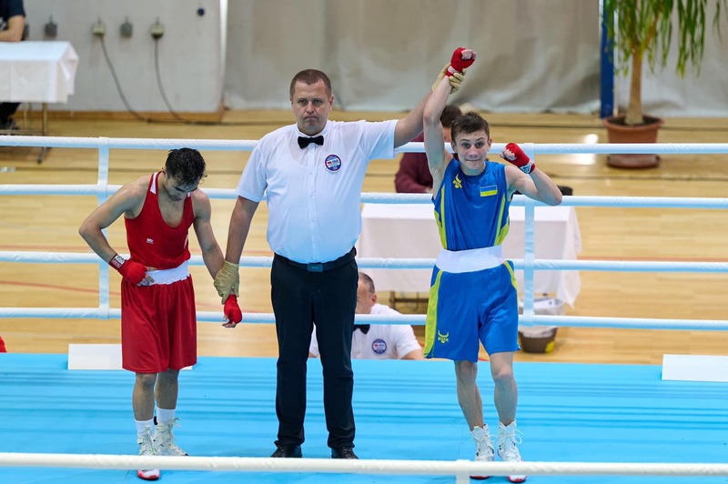 Максим Зименко (у синьому) не лише став чемпіоном Європи, а й визнаний кращим боксером першості