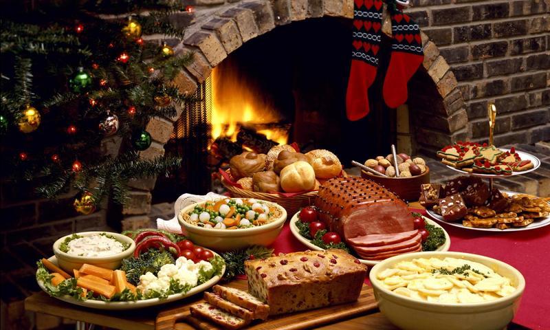 Вносячи до новорічного меню гарячі страви, пам'ятайте, що до них доберуться далеко не всі гості.