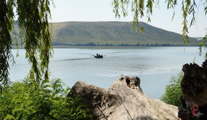 У 1981 році 24 жовтня почалося заповнення Дністровського водосховища, яке заховали під своїми водами десятки сіл..