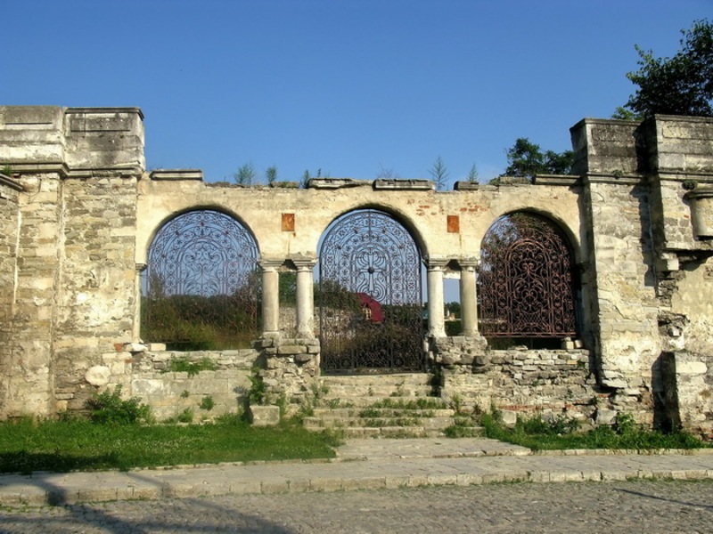 Вірменську Миколаївську церкву було знищено в 30-х роках ХХ ст.оліття