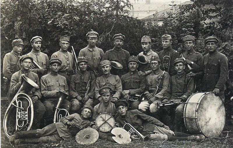 Оркестр команди другого корпусу УГА в Проскурові. Фото датоване 13 серпням 1919 року