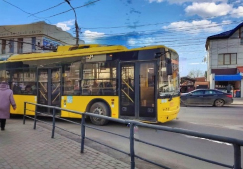 Тролейбуси та автобуси змінять маршрути курсування
