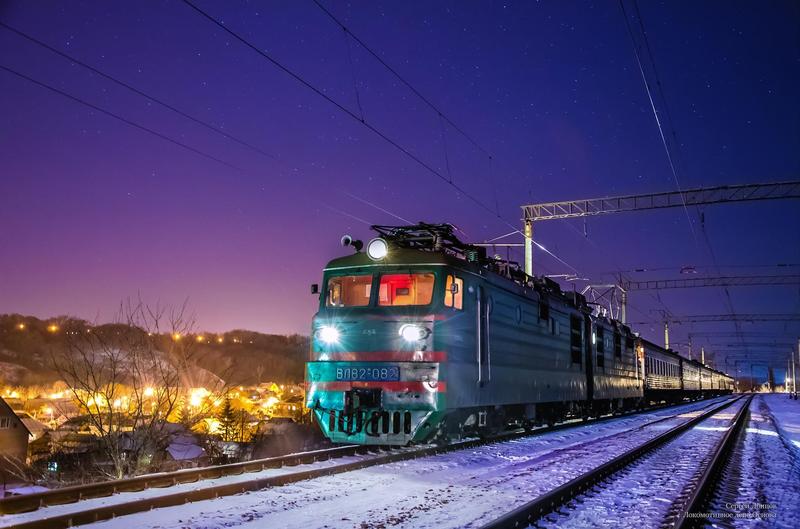 На зимові свята Укрзалізниця запустила через Хмельницький 17 додаткових потягів