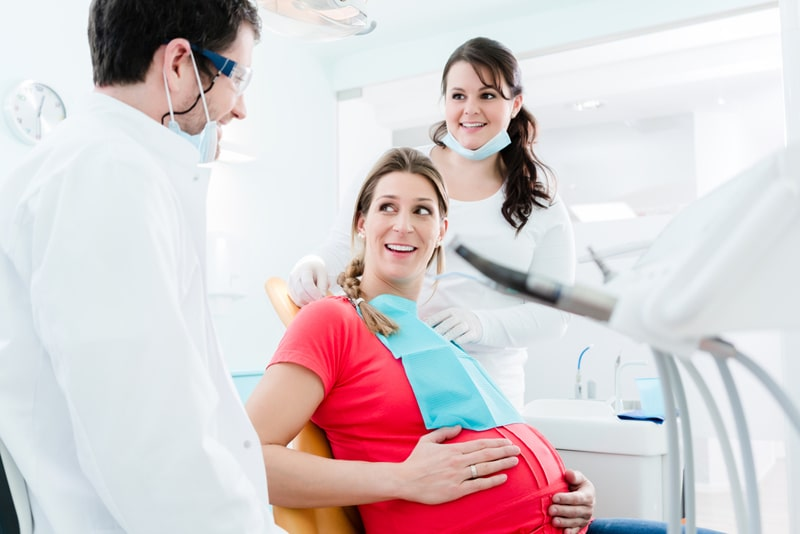 Під час вагітності проведення стоматологічних процедур потребує особливої уваги та граничної обережності