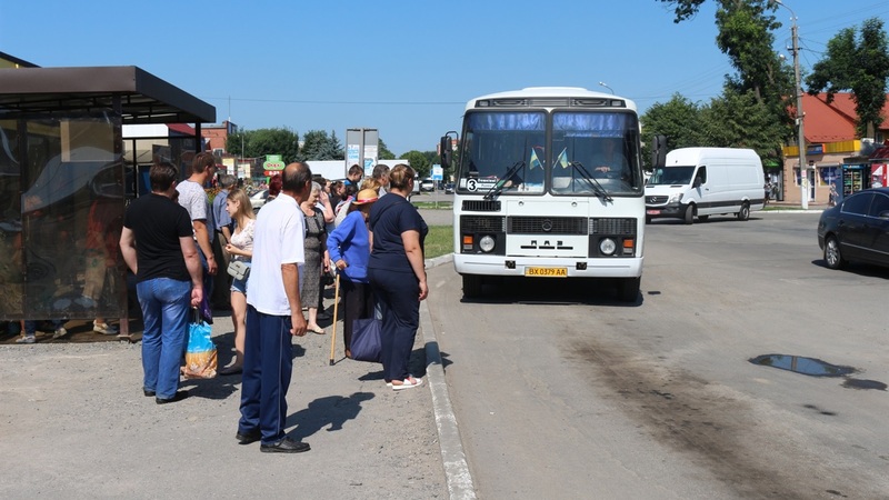 Війна вплинула і на дотримання графіків руху маршрутних автобусів у Старокостянтинівській громаді