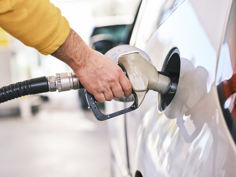 Здешевшання пального — наслідок скасування акцизу й зниження ставки ПДВ