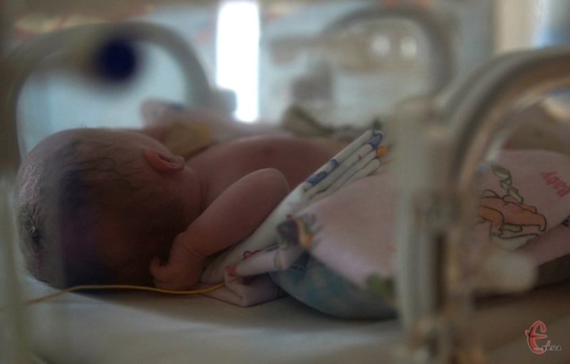 Лікарі відстежують розвиток новонароджених та проводять консультації для батьків