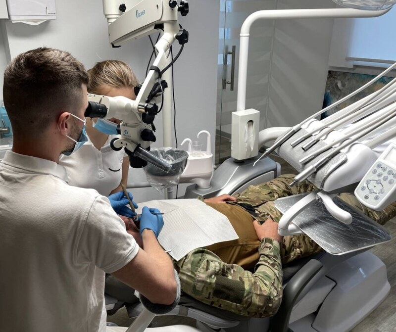 На Хмельниччині лише два лікувально-діагностичних центри надають безкоштовно стоматологічні послуги військовим