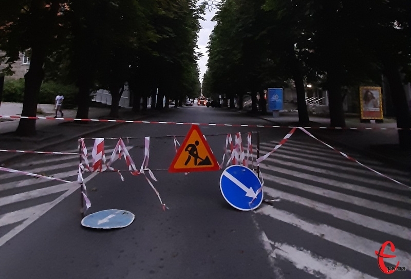 Через ремонт доріг, на деяких вулицях Хмельницького обмежують рух транспорту