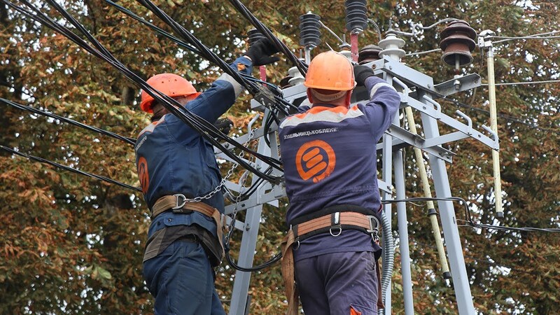 Через планові роботи у Хмельницький громаді 27 листопада за певними адресами тимчасово вимикатимуть електрику
