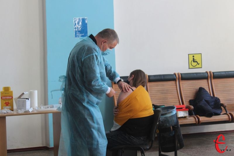 Центри та пункти вакцинації у Хмельницькому 23 та 24 жовтня працюватимуть за оновленим графіком