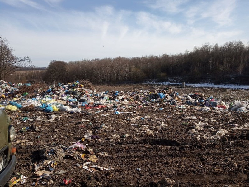 Через відсутність системи вивезення сміття зі сіл, місцеві жителі створюють стихійні сміттєзвалища
