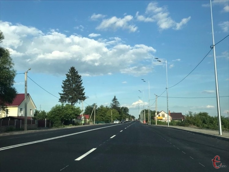 Окремі ділянки дороги на відрізку Хмельницький-Летичів, відремонтовані і освітлені 