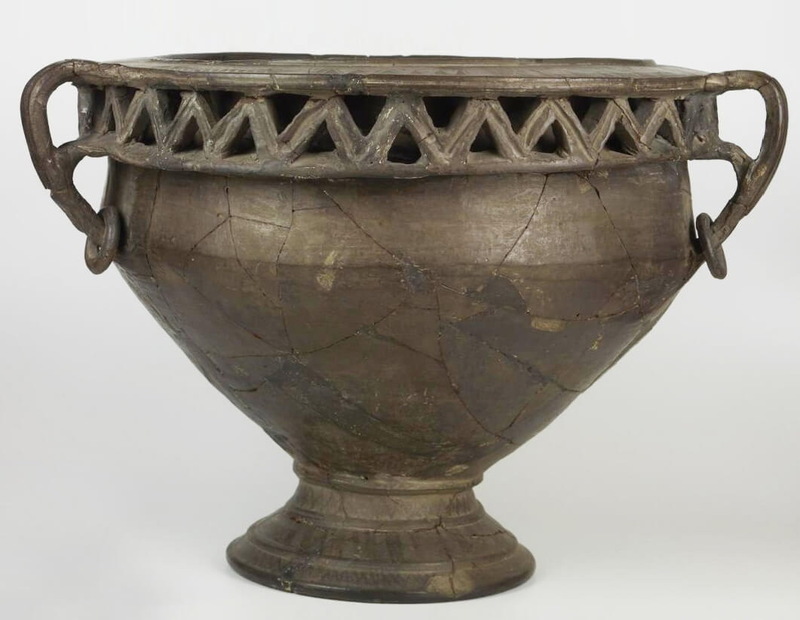 Орнамент цієї ритуальної чаші-чари є одним з найдревніших календарів, знайдених в Україні